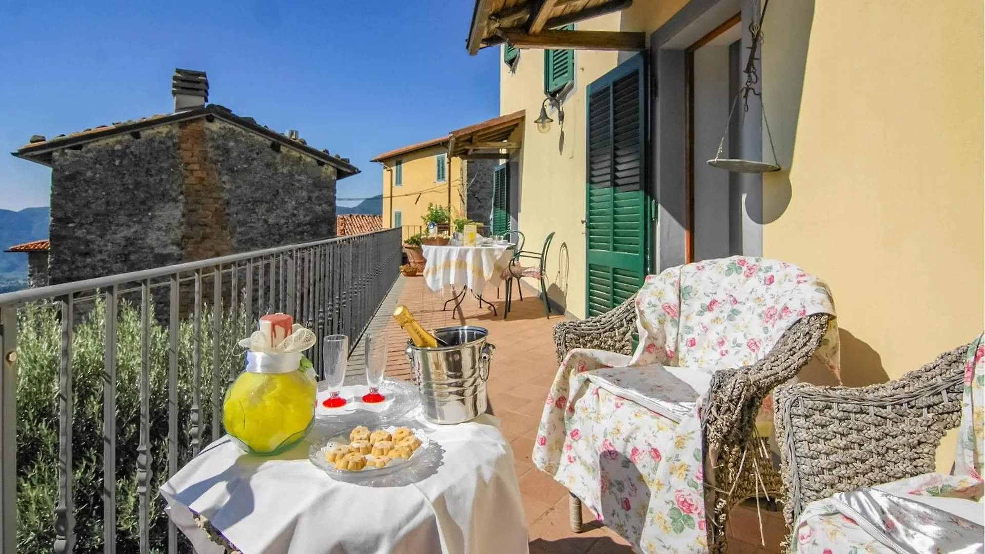 Amazing Home In Sommocolonia With Jacuzzi